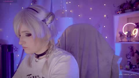 vronnier online show from 10.19.25