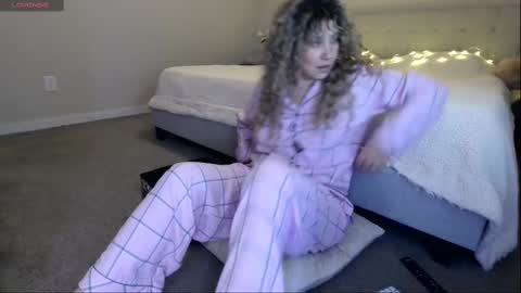 Snapshot of vsunshiny chatting on 02.08.25 Sunshiny online show from 02.08.25