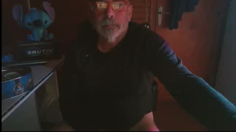 Snapshot of vuda77 chatting on 11.08.25 oscar online show from 11.08.25