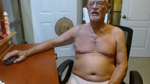 Snapshot of vueuorme chatting on 06.14.26 Vueuorme online show from 06.14.26