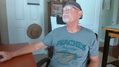 Snapshot of vueuorme chatting on 06.14.26 Vueuorme online show from 06.14.26