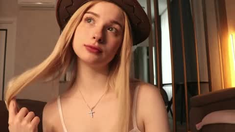 Snapshot of w1xll chatting on 04.06.26 Nana online show from 04.06.26