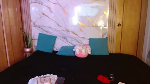 kitty SUPORT ME AND MY BABY SINGLE MOMY online show from 04.09.26