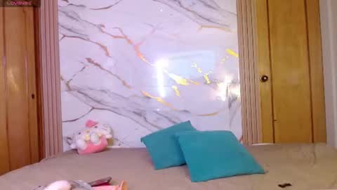 Snapshot of w_kittycat chatting on 07.12.26 kitty SUPORT ME AND MY BABY SINGLE MOMY online show from 07.12.26