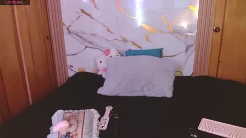 Snapshot of w_kittycat chatting on 07.14.26 kitty SUPORT ME AND MY BABY SINGLE MOMY online show from 07.14.26