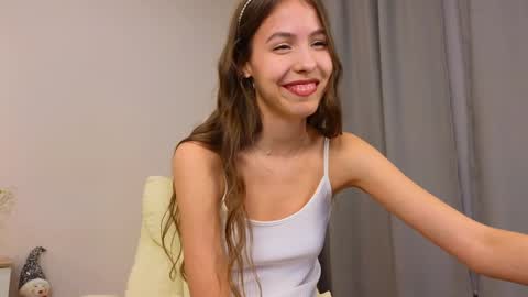 Snapshot of wanda_robinson chatting on 12.26.24 Wendy. Hello Honeys Ill see you 2nd 5th 7th this week love you3 online show from 12.26.24