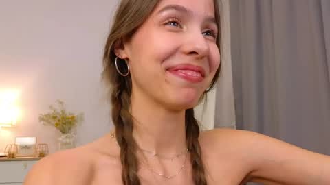 Snapshot of wanda_robinson chatting on 01.11.25 Wendy. Hello Honeys Ill see you 2nd 5th 7th this week love you3 online show from 01.11.25