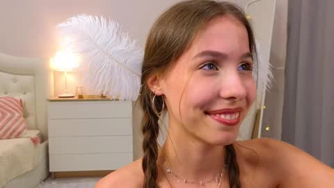 Snapshot of wanda_robinson chatting on 02.04.25 Wendy. Hello Honeys Ill see you 2nd 5th 7th this week love you3 online show from 02.04.25