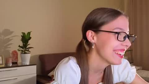 Snapshot of wanda_robinson chatting on 09.13.25 Wendy. Hello Honeys Ill see you 2nd 5th 7th this week love you3 online show from 09.13.25