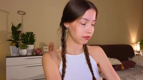 Snapshot of wanda_robinson chatting on 10.18.25 Wendy. Hello Honeys Ill see you 2nd 5th 7th this week love you3 online show from 10.18.25