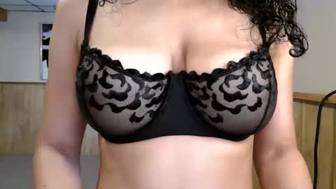 Snapshot of wanderlustgaal chatting on 11.24.25 wanderlustgaal online show from 11.24.25