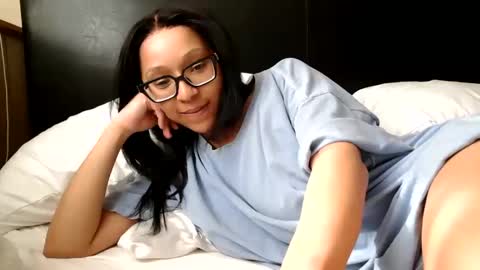 Snapshot of wanderlustgaal chatting on 02.12.26 wanderlustgaal online show from 02.12.26
