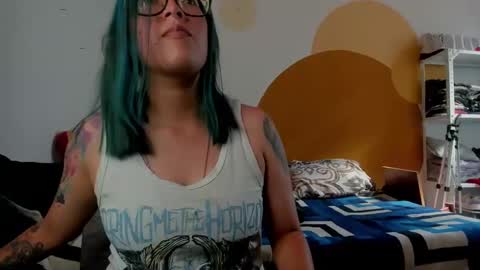 Snapshot of waningrosee chatting on 12.11.24 Waningrose Lu online show from 12.11.24