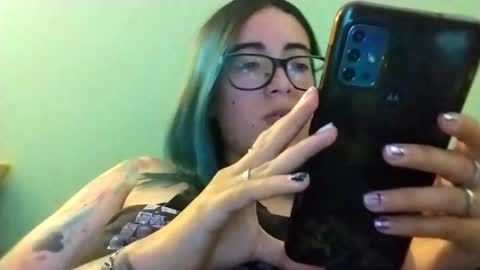 Snapshot of waningrosee chatting on 01.02.25 Waningrose Lu online show from 01.02.25