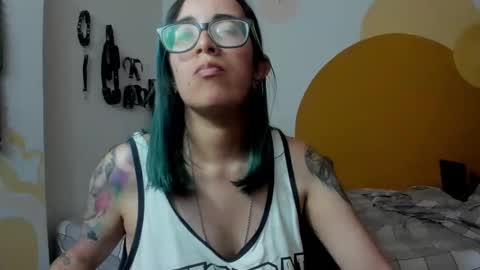 Snapshot of waningrosee chatting on 01.05.25 Waningrose Lu online show from 01.05.25