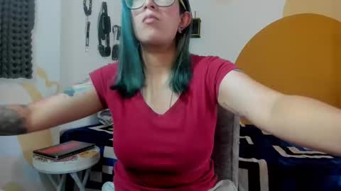 Snapshot of waningrosee chatting on 01.07.25 Waningrose Lu online show from 01.07.25