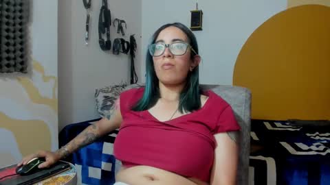 Snapshot of waningrosee chatting on 01.08.25 Waningrose Lu online show from 01.08.25