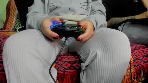 Snapshot of waningrosee chatting on 02.12.25 Waningrose Lu online show from 02.12.25