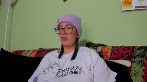 Snapshot of waningrosee chatting on 02.12.25 Waningrose Lu online show from 02.12.25