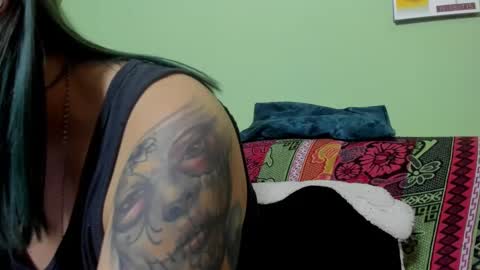 Snapshot of waningrosee chatting on 02.14.25 Waningrose Lu online show from 02.14.25