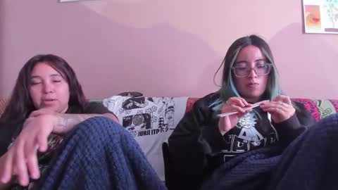 Snapshot of waningrosee chatting on 09.11.25 Waningrose Lu online show from 09.11.25