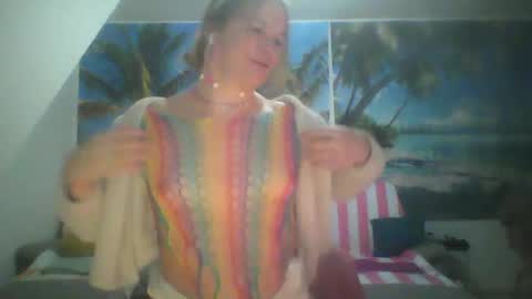 Snapshot of wannafeelitall chatting on 12.28.24 Emilia inst online show from 12.28.24