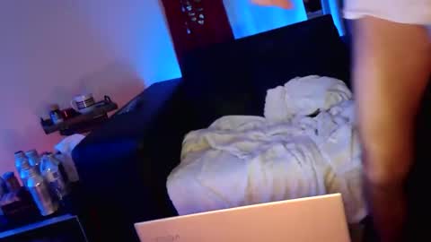 wantmymantofukme online show from 11.18.25