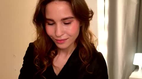 Snapshot of warmbloom chatting on 11.07.25 Milana online show from 11.07.25