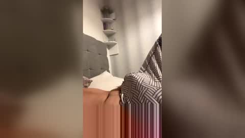 Snapshot of watchmethrob69 chatting on 12.18.25 watchmethrob69 online show from 12.18.25