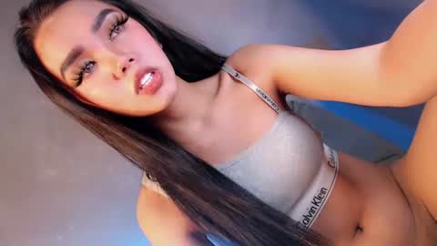 Isla Fox online show from 10.03.25