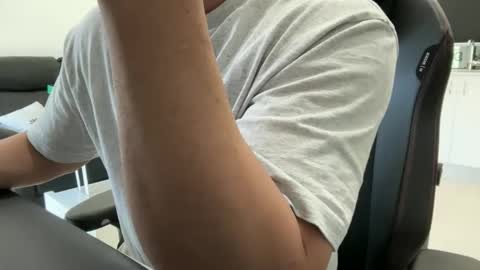 Snapshot of weaponx1 chatting on 11.05.25 Weapon X online show from 11.05.25