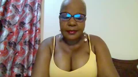 Snapshot of weaverbird25 chatting on 01.10.26 weaverbird25 online show from 01.10.26