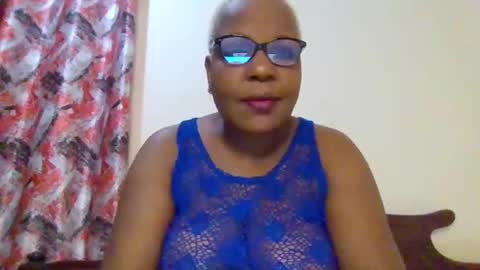 Snapshot of weaverbird25 chatting on 02.11.26 weaverbird25 online show from 02.11.26