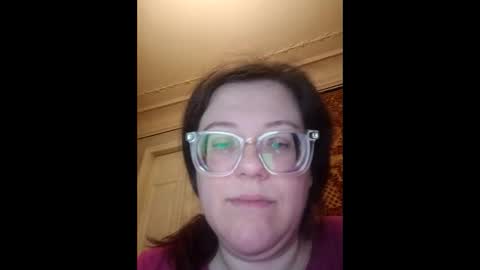 Snapshot of webgirl2 chatting on 12.18.25 Marina online show from 12.18.25