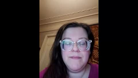 Snapshot of webgirl2 chatting on 12.20.25 Marina online show from 12.20.25