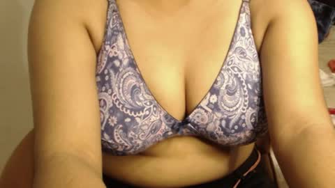 Snapshot of webshowxxx chatting on 04.16.26 mina online show from 04.16.26