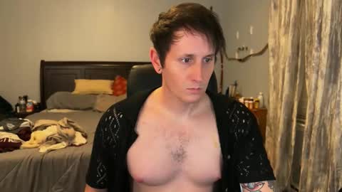 Snapshot of webslingxxxx chatting on 12.17.25 webslingxxxx online show from 12.17.25