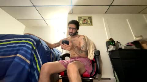 Snapshot of webthrow chatting on 10.08.25 ShootingWebs online show from 10.08.25