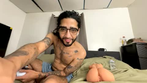 Snapshot of webthrow chatting on 10.24.25 ShootingWebs online show from 10.24.25