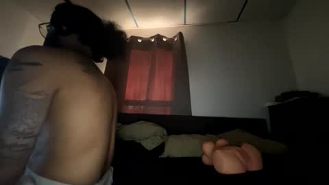 Snapshot of webthrow chatting on 11.08.25 ShootingWebs online show from 11.08.25