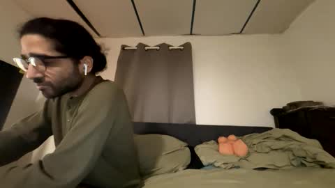 Snapshot of webthrow chatting on 12.03.25 ShootingWebs online show from 12.03.25