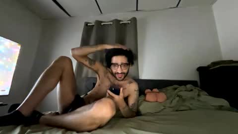 Snapshot of webthrow chatting on 12.04.25 ShootingWebs online show from 12.04.25