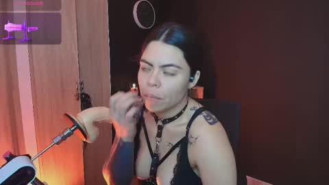 Snapshot of wednesdayfriday chatting on 11.12.25 Wednesday Please help me to reach 111 thumbs up online show from 11.12.25