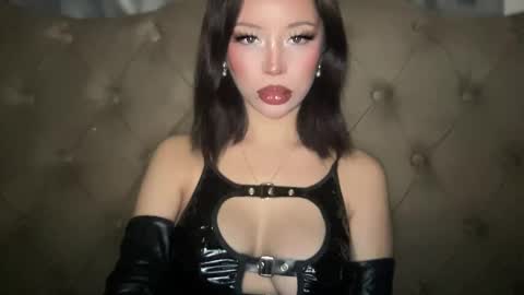 Marie Pelie online show from 10.27.25