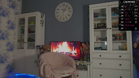 Snapshot of weed_princesss chatting on 12.30.24  moon  online show from 12.30.24