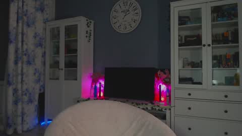 Snapshot of weed_princesss chatting on 01.16.25  moon  online show from 01.16.25