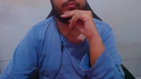 Snapshot of wellingtont chatting on 11.28.25 wellingtont online show from 11.28.25