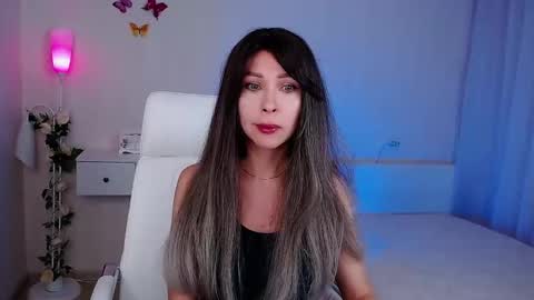 Snapshot of wendifoster chatting on 11.27.25 Wendi Foster online show from 11.27.25