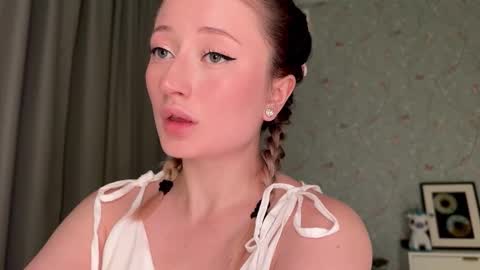 Snapshot of wendy_amber chatting on 10.28.25 Daisy online show from 10.28.25