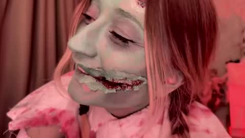 Snapshot of wendy_amber chatting on 10.31.25 Daisy online show from 10.31.25